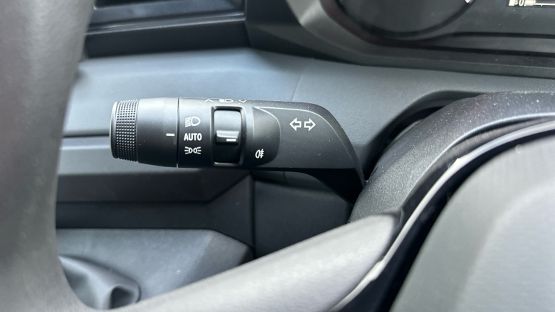 Renault Master Mwb Diesel Fwd MM35 Blue dCi 130 Advance Medium Roof Van